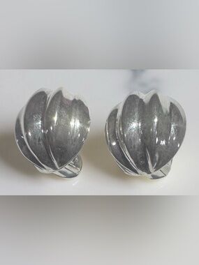 925 sterling silver fluted shell earrings clip on back puffy dome shell shape